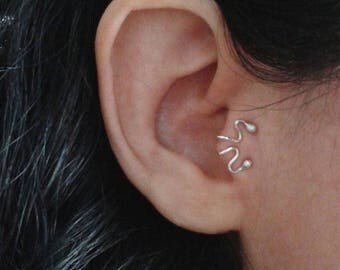 Small tragus earring, silver tragus jewelry, cartilage earring, single non pierced earring, trendy earring, fashionable ear cuff, trago