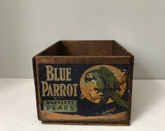 Vintage Earl Fruit Company California / Wooden Crate / Blue Parrot brand Bartlett Pears