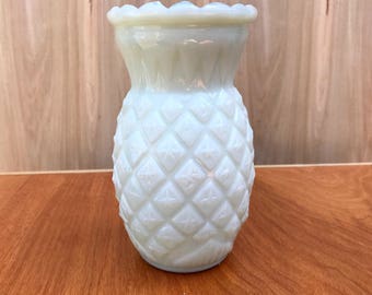 Vintage Vase, Milk Glass Vase, Vintage Milk Glass, Pineapple Shaped Vase, Vintage Home Decor, White Glass Vase, Mid-Century Design