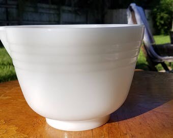 Pyrex Hamilton Beach Mixing Bowl, Spout, #14