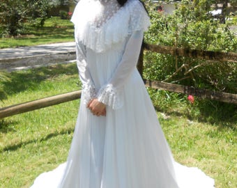 Vintage 1970s lace-collared prairie-style wedding gown, size XS