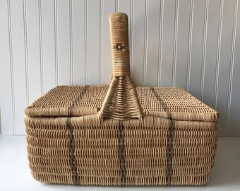 Woven Wicker Picnic Basket, Vintage Market Basket, Wine Bottle Carrier, Grocery Caddy, Storage Tote, Double Lid, Rustic Cottage, Farmhouse