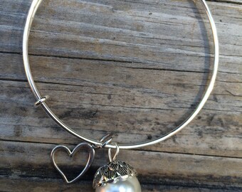 Pearl Acorn Heart bracelet, Pearl Bracelet, Love Bracelet, Adjustable Bracelet, Stacking bracelet, Gifts for her, Gifts for mom
