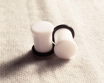 0g White Plugs