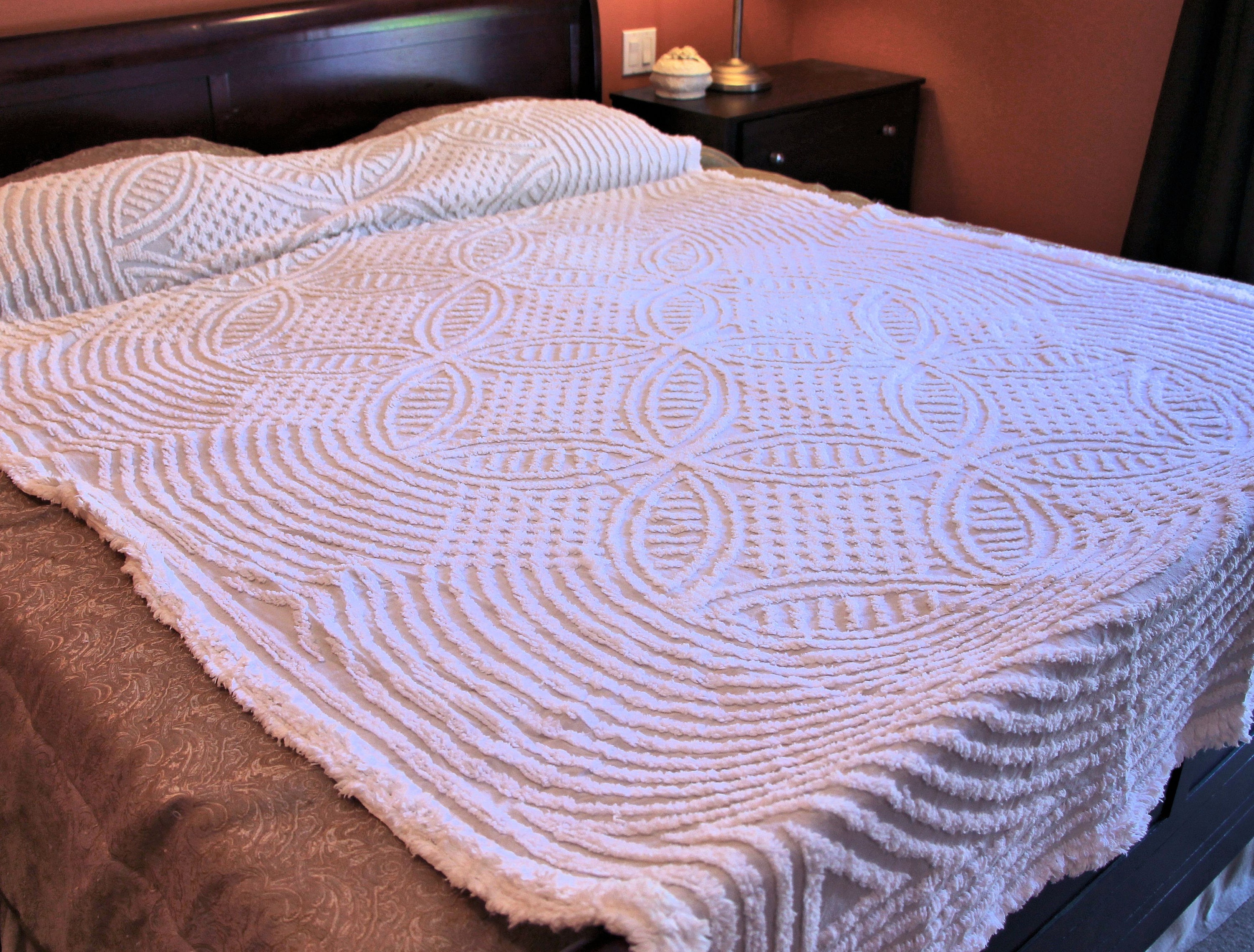 Vintage White Cotton Chenille Blanket Plush Wedding Ring