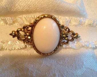 Vintage pastel pink oval brooch/stock pin. FREE shipping in the USA!