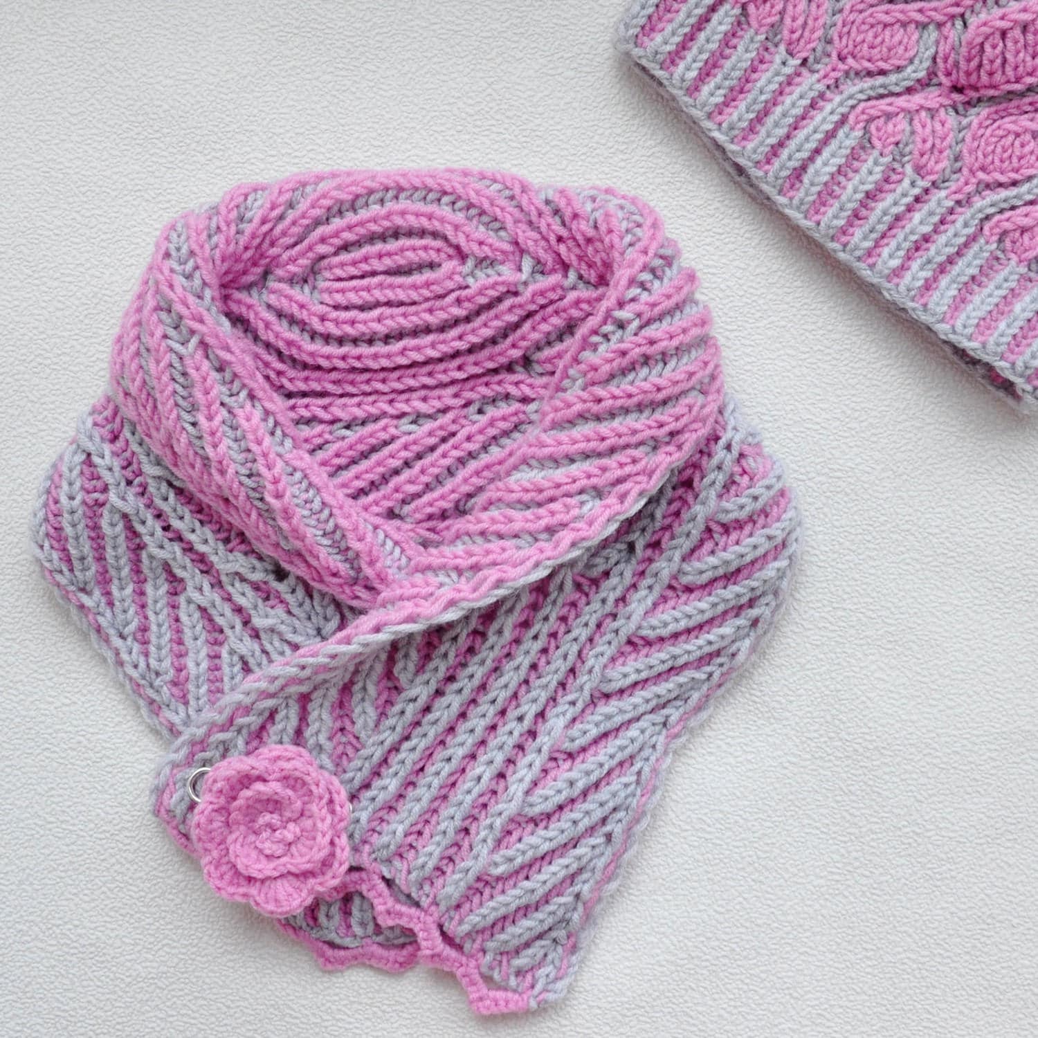 Brioche stitch. Womens Knit scarf. Scarf hand made. Two color