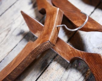 Cintres bois massif - wooden massive hangers - industrial hangers - porte manteau industriel - article fait main en France