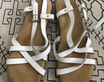 Bass Sunjun sandals size 9 never been worn