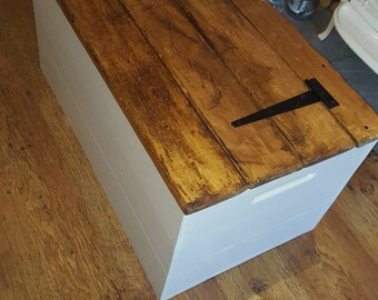 Trunk , Chest , bedroom trunk, vintage trunk