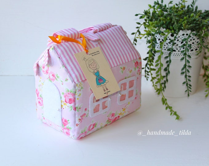 Fabric house Portable Dollhouse kit Soft dollhouse Travel toy Birthday gift for girl