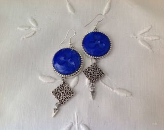 silver color, a dangle earrings