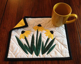 Black Eyed Susan mug rug set with mug