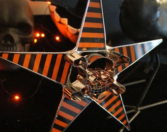 Pavillon à tête de mort- aka Skull and Crossbones- 10 inch limited edition Halloween star. 9 available