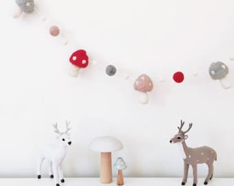 Toadstool Garland - Woodland Red