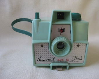 Vintage MINT GREEN Imperial Flash Camera