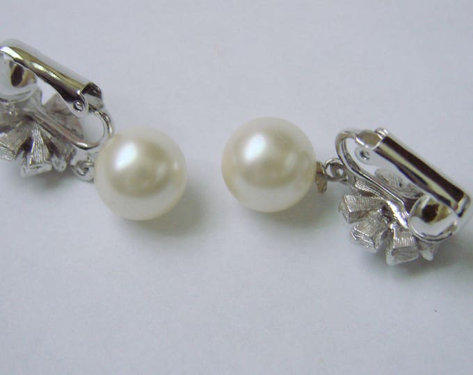 Classic Mid Century Rhinestone Simulated Pearl Clip Earrings / 1950s 1960s / Wedding Bridal / Vintage Jewelry / Jewellery