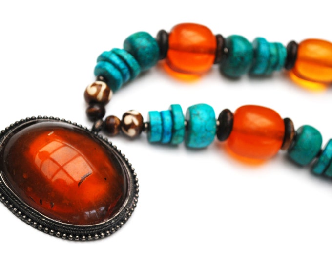 Boho chunky necklace - Faux orange amber - Blue howlite gemstone - Wood - statement necklace