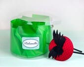 Tocado rojo y negro, tocado de plumas, tocado con velo, tocado rojo, tocado negro, invitada de boda, tocado mariposas, tocado pequeño