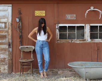 vintage LEVIS high waist jeans // levis 550 denim pants // boyfriend jeans