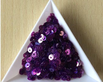 Sequin dark orchid iridescent 4 mm in bulk