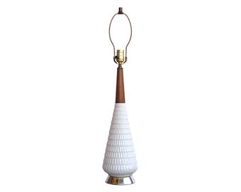 Mid Century Modern Ceramic Table Lamp - 1950s Vintage - Light gray w/ brown wood - 50s Decor - in VG cond
