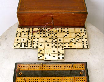 ANTIQUE GAMES BOX Cabinet Key 28 Dominoes 5 Cribbage Pegs Exquisite Mahogany Satinwood Inlay ANTIQUE GAMES BOX Cabinet Key 28 Dominoes 5 Cribbage Pegs Exquisite Mahogany Satinwood Inlay
