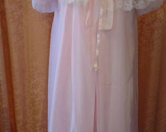 Beautiful 1960s 2pc Pink Nylon Nightgown and Robe with Gorgeous Lace Trim