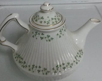 Teapot - Royal Tara Trellis Shamrock with Gold Trim
