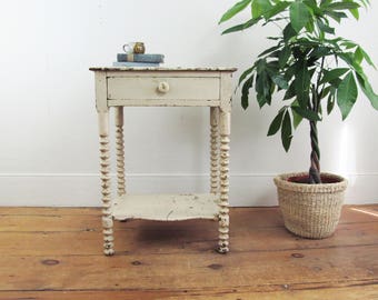 end table,side table,hall table,primitive end table, nightstand,primitive antiques,farmhouse antiques,rustic primitive,cottage decor