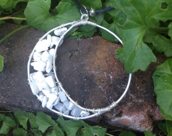 Cresent Moon Wire Wrap, Moon Wire Pendant, Crescent Moon With Faux Agate Chips, White Crescent Moon, Moon Jewelry, creacent Moon Necklace