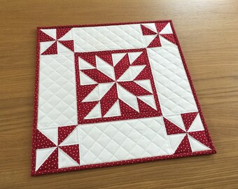 Star Table Topper, Quilted Table Runner, Christmas Wall Hanging, Holiday Table Topper, Scandi Red Table Centrepiece, Patchwork Table Mat