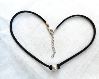 Pearl choker | Leather pearl choker | Faux pearl choker | suede pearl choker | Black pearl choker | pearl necklace | Suede choker.