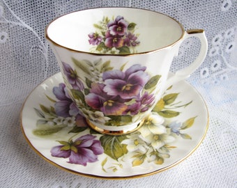 Duchess cup Violet cup saucer Purple cup saucer Old English Cup Collection Collectible cup Flower cup Garden tea party Grandmother gift Xmas