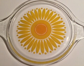 Vintage Daisy Pyrex Casserole Lid 474 C 4 - Fits 1 and Half Quart With Handles