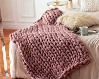 Wool Hugs Dusty Pink Chunky Knit Blanket. Pink throw blanket. Big knit throw. Chunky knit throw. Merino wool blanket. Pink blanket