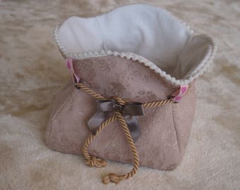 Storage basket or empty pockets