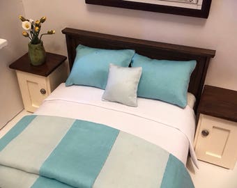 Double bed set - 1:12 Scale Miniatures. Modern and unique bedding set for any dollshouse or box room. 1nch Scale. patchwork