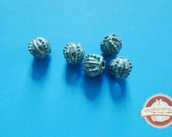 5 round beads bronze and patina green Gray 11 x 10 mm
