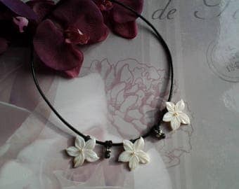 Necklace three Pearl flowers