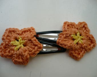 crochet pink flower 2 Bobby pins