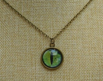 Green cat's eye cabochon necklace