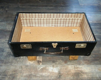Basket suitcase pet bed, recycling and diversion