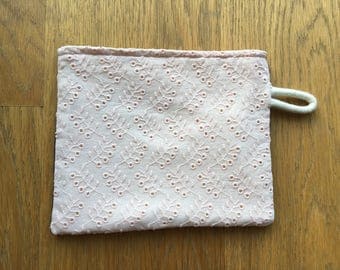 Pink jeans and sangallo clutch