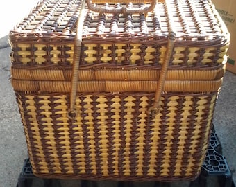 Vintage Two-Tone Wicker Picnic Basket 13''x 11''