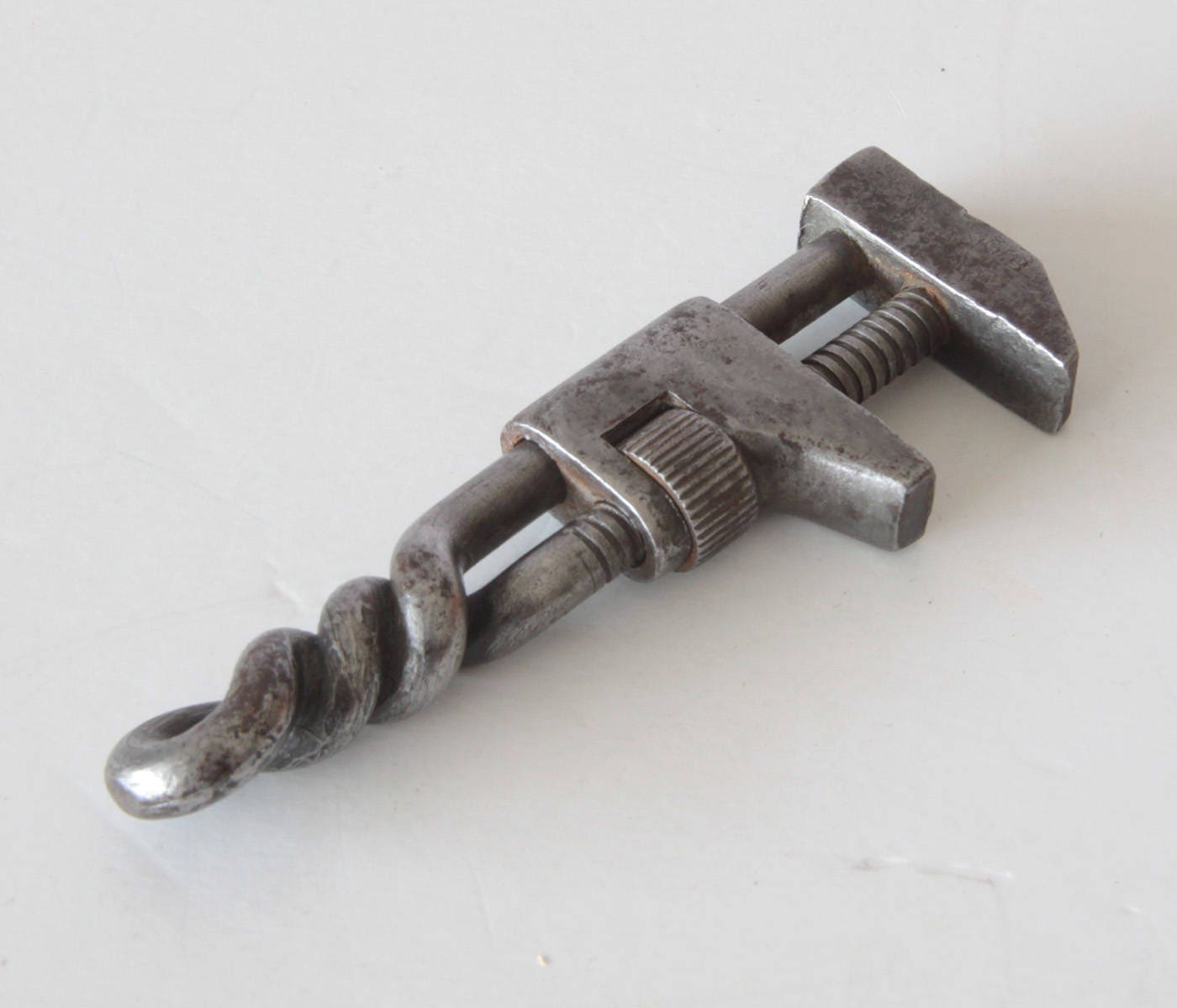 Результат пошуку зображень за запитом "twisted handle adjustable wrench"