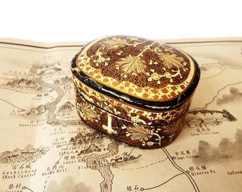 Vintage Kashmiri Trinket Box/ Small Papier Mache Indian Pill Box/ Hand Painted Lacquered Ring Box/ Kashmir India