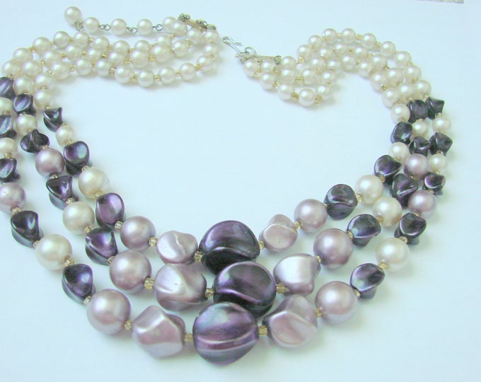 Mid Century Bib Bead Necklace / Simulated Pearls / Purple & Lavender Beads / 1960s Vintage Jewelry / Jewellery
