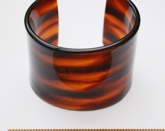 Wide Tortoise Lucite Cuff bracelet - molted brown - vintage plastic Mod Bangle