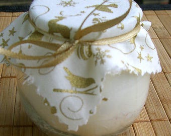 Soy wax tarts decorated with dried flowers leaves. Use in Oil